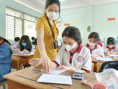 TP.HCM đề xuất trở lại trường ngày 3-1: Học sinh háo hức, phụ huynh lo - Ảnh 1. TP.HCM đề xuất trở lại trường ngày 3-1: Học sinh háo hức, phụ huynh lo - Ảnh 1.