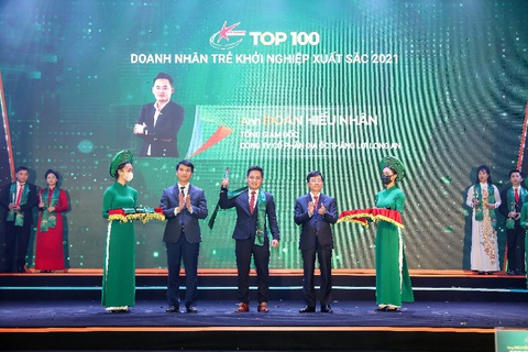 Tổng giám đốc Thắng Lợi Long An được vinh danh Doanh nhân trẻ khởi nghiệp xuất sắc 2021 - Ảnh 1. Tổng giám đốc Thắng Lợi Long An được vinh danh Doanh nhân trẻ khởi nghiệp xuất sắc 2021 - Ảnh 1.
