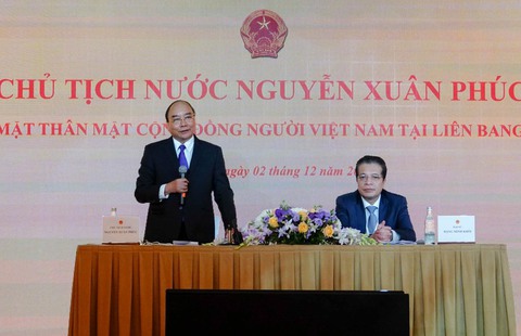 Chủ tịch nước Nguyễn Xuân Phúc gặp gỡ bà con Việt kiều tại Liên bang Nga - Ảnh 2. Chủ tịch nước Nguyễn Xuân Phúc gặp gỡ bà con Việt kiều tại Liên bang Nga - Ảnh 2.