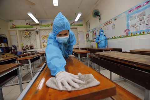 Thí điểm học sinh lớp 1, 9, 12 đến trường: Chuẩn bị thật kỹ mới bớt âu lo - Ảnh 2. Thí điểm học sinh lớp 1, 9, 12 đến trường: Chuẩn bị thật kỹ mới bớt âu lo - Ảnh 2.