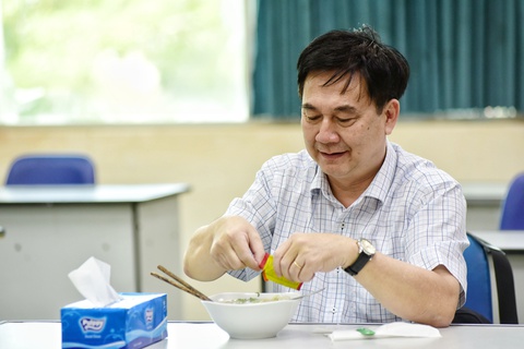 Xe phở yêu thương có ích cho tinh thần y bác sĩ - Ảnh 4. Xe phở yêu thương có ích cho tinh thần y bác sĩ - Ảnh 4.