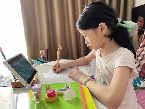Thí điểm học sinh lớp 1, 9, 12 đến trường: Chuẩn bị thật kỹ mới bớt âu lo - Ảnh 3. Thí điểm học sinh lớp 1, 9, 12 đến trường: Chuẩn bị thật kỹ mới bớt âu lo - Ảnh 3.