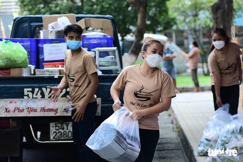 Sáng 3-12, hơn 2.000 suất phở yêu thương tặng Bệnh viện Ung bướu - Ảnh 3. Sáng 3-12, hơn 2.000 suất phở yêu thương tặng Bệnh viện Ung bướu - Ảnh 3.