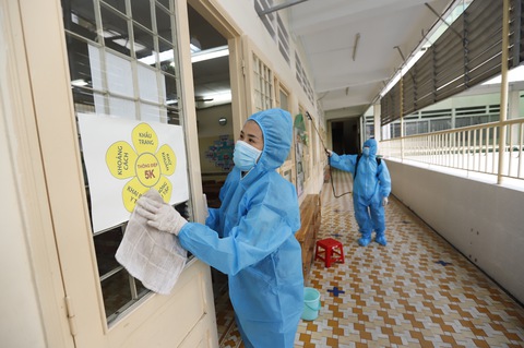 Trường tiểu học ở TP.HCM lên phương án đón học sinh học trở lại - Ảnh 2. Trường tiểu học ở TP.HCM lên phương án đón học sinh học trở lại - Ảnh 2.