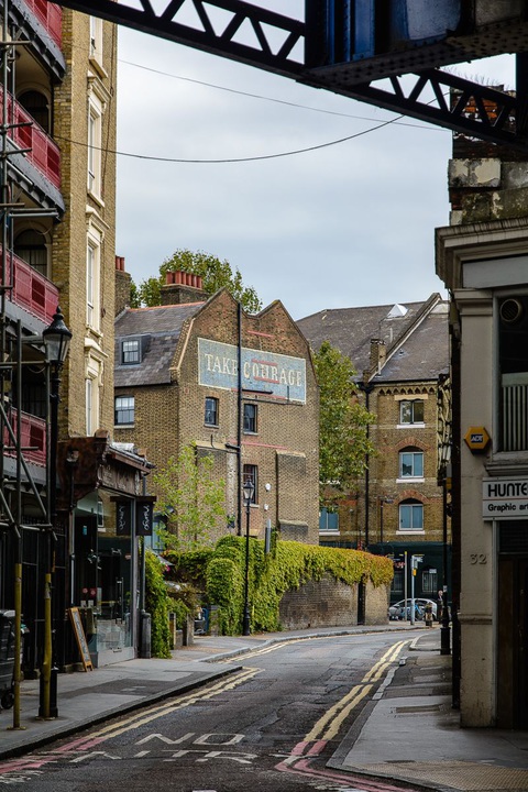 Dấu xưa hồn thu thảo của bảng quảng cáo cứu khu phố cổ London - Ảnh 2. Dấu xưa hồn thu thảo của bảng quảng cáo cứu khu phố cổ London - Ảnh 2.