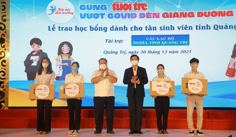 150 tân sinh viên nghèo Quảng Trị Cùng Tuổi Trẻ vượt COVID đến giảng đường - Ảnh 11. 150 tân sinh viên nghèo Quảng Trị Cùng Tuổi Trẻ vượt COVID đến giảng đường - Ảnh 11.