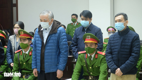 Ông Nguyễn Đức Chung nói lời sau cùng: Đang chữa ung thư, xin tòa giảm án - Ảnh 1. Ông Nguyễn Đức Chung nói lời sau cùng: Đang chữa ung thư, xin tòa giảm án - Ảnh 1.