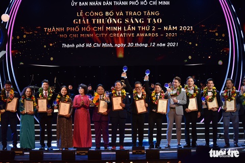 Ê kíp Song Lang tặng hết tiền thưởng cho nghệ sĩ bị ảnh hưởng bởi COVID-19 - Ảnh 7. Ê kíp Song Lang tặng hết tiền thưởng cho nghệ sĩ bị ảnh hưởng bởi COVID-19 - Ảnh 7.