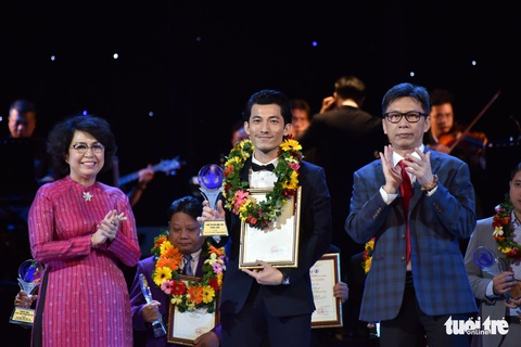 Ê kíp Song Lang tặng hết tiền thưởng cho nghệ sĩ bị ảnh hưởng bởi COVID-19 - Ảnh 4. Ê kíp Song Lang tặng hết tiền thưởng cho nghệ sĩ bị ảnh hưởng bởi COVID-19 - Ảnh 4.