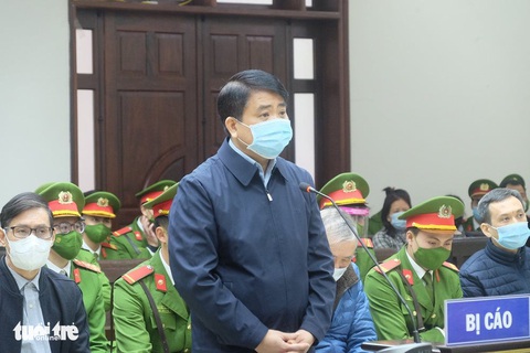 Ông Nguyễn Đức Chung nói lời sau cùng: Đang chữa ung thư, xin tòa giảm án - Ảnh 2. Ông Nguyễn Đức Chung nói lời sau cùng: Đang chữa ung thư, xin tòa giảm án - Ảnh 2.