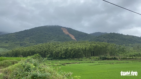 Sạt lở núi Trang Dài ở Bình Định - Ảnh 1. Sạt lở núi Trang Dài ở Bình Định - Ảnh 1.