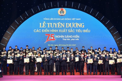 Thợ mỏ TKV được vinh danh tại Lễ tuyên dương 75 nghìn sáng kiến vượt khó, phát triển - Ảnh 1. Thợ mỏ TKV được vinh danh tại Lễ tuyên dương 75 nghìn sáng kiến vượt khó, phát triển - Ảnh 1.