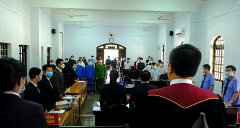 Trùm xăng giả Trịnh Sướng bị tuyên 12 năm tù - Ảnh 3. Trùm xăng giả Trịnh Sướng bị tuyên 12 năm tù - Ảnh 3.