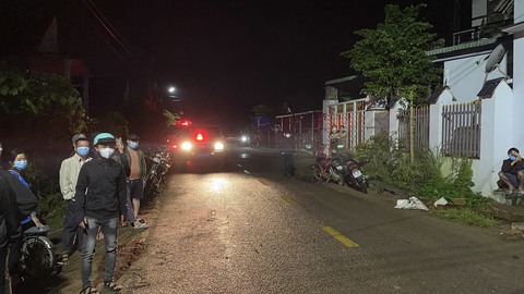 Xe đầu kéo đâm nhiều xe máy, 1 người chết, 18 người bị thương - Ảnh 2. Xe đầu kéo đâm nhiều xe máy, 1 người chết, 18 người bị thương - Ảnh 2.