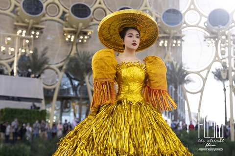 Chiêm ngưỡng những sản phẩm dệt thủ công từ thổ cẩm tại EXPO 2020 Dubai - Ảnh 4. Chiêm ngưỡng những sản phẩm dệt thủ công từ thổ cẩm tại EXPO 2020 Dubai - Ảnh 4.