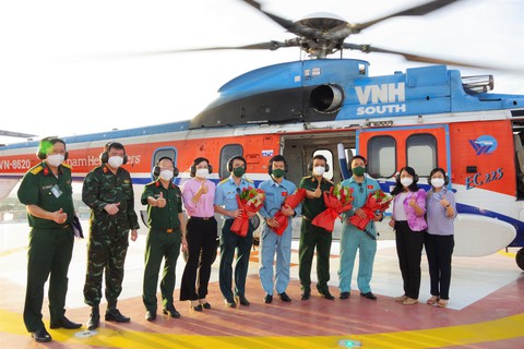 14 chuyến bay trực thăng huấn luyện cấp cứu xuyên đêm trên nóc Bệnh viện Quân y 175 - Ảnh 8. 14 chuyến bay trực thăng huấn luyện cấp cứu xuyên đêm trên nóc Bệnh viện Quân y 175 - Ảnh 8.