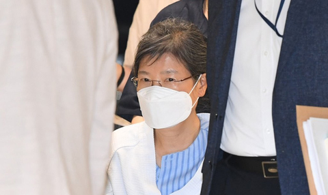 Cựu tổng thống Hàn Quốc Park Geun Hye được phóng thích - Ảnh 1. Cựu tổng thống Hàn Quốc Park Geun Hye được phóng thích - Ảnh 1.