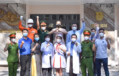 Công dân trẻ tiêu biểu TP.HCM: Sống là cho đâu chỉ nhận riêng mình... - Ảnh 1. Công dân trẻ tiêu biểu TP.HCM: Sống là cho đâu chỉ nhận riêng mình... - Ảnh 1.