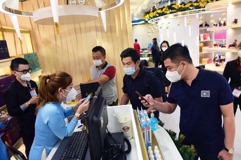 Khu mua sắm SASCO SHOP lớn nhất sân bay Tân Sơn Nhất chính thức đón khách - Ảnh 6. Khu mua sắm SASCO SHOP lớn nhất sân bay Tân Sơn Nhất chính thức đón khách - Ảnh 6.