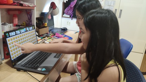 Làm gì khi trẻ gặp những hội chứng do học trực tuyến kéo dài? - Ảnh 1. Làm gì khi trẻ gặp những hội chứng do học trực tuyến kéo dài? - Ảnh 1.