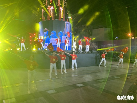 Đông Nhi, Noo Phước Thịnh, Vũ Cát Tường, Wowy... hát chào năm mới 2022 - Ảnh 1. Đông Nhi, Noo Phước Thịnh, Vũ Cát Tường, Wowy... hát chào năm mới 2022 - Ảnh 1.