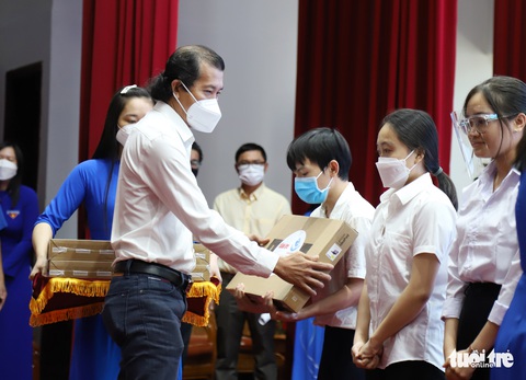 Tiếp sức đến trường đến với tân sinh viên khó khăn, nghị lực phi thường ở ĐBSCL - Ảnh 10. Tiếp sức đến trường đến với tân sinh viên khó khăn, nghị lực phi thường ở ĐBSCL - Ảnh 10.