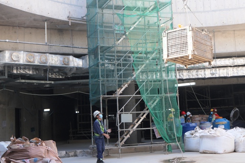 Những ngày cuối năm hối hả ở công trường nhà ga metro Bến Thành - Ảnh 7. Những ngày cuối năm hối hả ở công trường nhà ga metro Bến Thành - Ảnh 7.