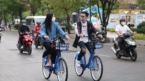 Bạn trẻ, bác hưu trí ở TP.HCM vui vẻ thuê xe đạp công cộng dạo phố, check-in - Ảnh 5. Bạn trẻ, bác hưu trí ở TP.HCM vui vẻ thuê xe đạp công cộng dạo phố, check-in - Ảnh 5.