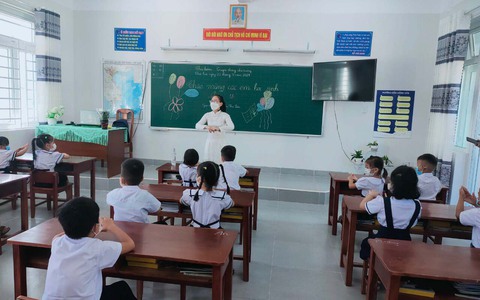 Học sinh Hà Nội, Đà Nẵng trở lại trường: Nhiều phương án đảm bảo an toàn - Ảnh 1. Học sinh Hà Nội, Đà Nẵng trở lại trường: Nhiều phương án đảm bảo an toàn - Ảnh 1.