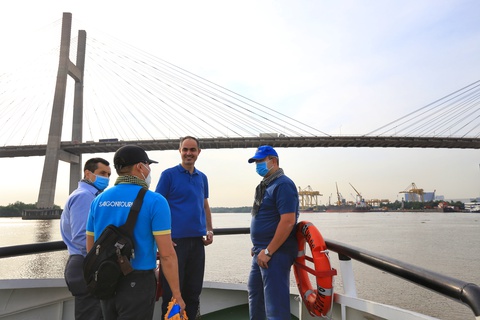 Đoàn du khách nước ngoài thích thú đi xuồng, câu cá sấu ở Cần Giờ - Ảnh 2. Đoàn du khách nước ngoài thích thú đi xuồng, câu cá sấu ở Cần Giờ - Ảnh 2.