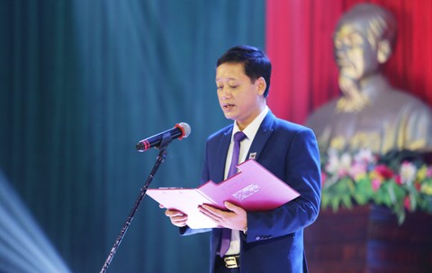 ‘Tiếp sức đến trường’ cho tân sinh viên: Những tấm gương nghị lực và hiếu thảo - Ảnh 10. ‘Tiếp sức đến trường’ cho tân sinh viên: Những tấm gương nghị lực và hiếu thảo - Ảnh 10.