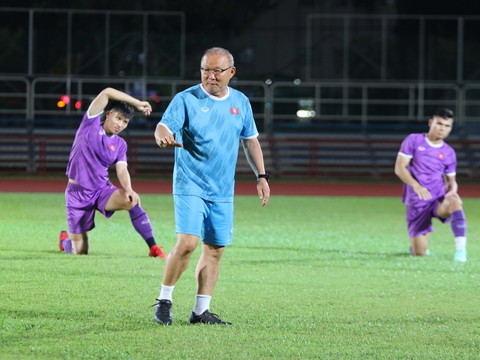 Không đá đối kháng, Quang Hải và Quế Ngọc Hải tiếp tục nghỉ tập tối 4-12 - Ảnh 1. Không đá đối kháng, Quang Hải và Quế Ngọc Hải tiếp tục nghỉ tập tối 4-12 - Ảnh 1.