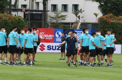 Tuyển Việt Nam tham quan sân thi đấu chính AFF Cup 2020 - Ảnh 1. Tuyển Việt Nam tham quan sân thi đấu chính AFF Cup 2020 - Ảnh 1.