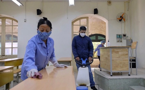 Hà Nội và TP.HCM cho trẻ tới trường, tính toán đau đầu - Ảnh 2. Hà Nội và TP.HCM cho trẻ tới trường, tính toán đau đầu - Ảnh 2.
