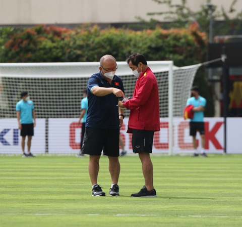 Tuyển Việt Nam tham quan sân thi đấu chính AFF Cup 2020 - Ảnh 4. Tuyển Việt Nam tham quan sân thi đấu chính AFF Cup 2020 - Ảnh 4.
