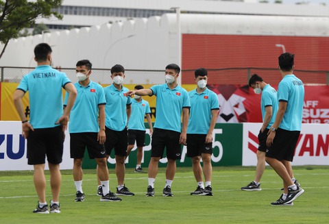 Tuyển Việt Nam tham quan sân thi đấu chính AFF Cup 2020 - Ảnh 6. Tuyển Việt Nam tham quan sân thi đấu chính AFF Cup 2020 - Ảnh 6.