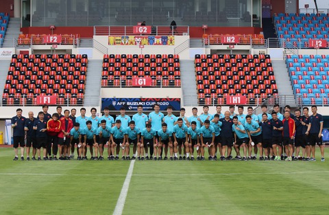 Tuyển Việt Nam tham quan sân thi đấu chính AFF Cup 2020 - Ảnh 5. Tuyển Việt Nam tham quan sân thi đấu chính AFF Cup 2020 - Ảnh 5.