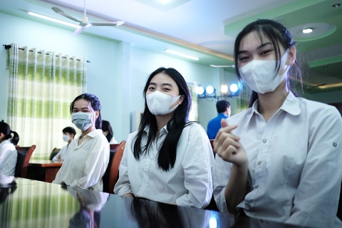 Sau này thành đạt, em muốn mở trại trẻ mồ côi để trả ơn cuộc đời - Ảnh 4. Sau này thành đạt, em muốn mở trại trẻ mồ côi để trả ơn cuộc đời - Ảnh 4.