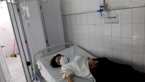 Vụ giáo viên tự tử ngay tại cuộc họp: Phòng GD-ĐT quận 7 nói gì? - Ảnh 1. Vụ giáo viên tự tử ngay tại cuộc họp: Phòng GD-ĐT quận 7 nói gì? - Ảnh 1.
