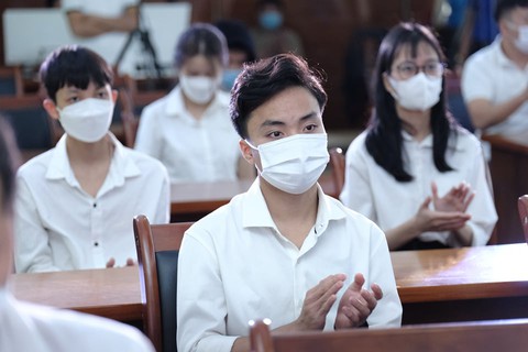 Sau này thành đạt, em muốn mở trại trẻ mồ côi để trả ơn cuộc đời - Ảnh 8. Sau này thành đạt, em muốn mở trại trẻ mồ côi để trả ơn cuộc đời - Ảnh 8.