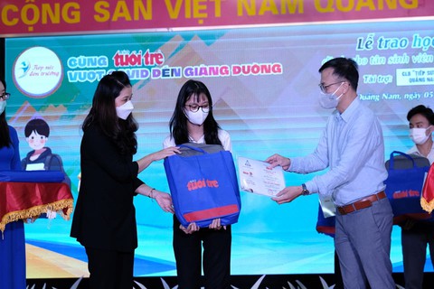 Sau này thành đạt, em muốn mở trại trẻ mồ côi để trả ơn cuộc đời - Ảnh 10. Sau này thành đạt, em muốn mở trại trẻ mồ côi để trả ơn cuộc đời - Ảnh 10.