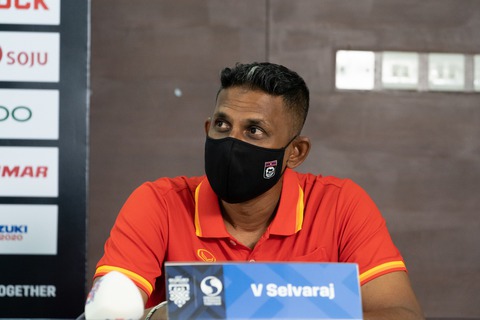 HLV Selvaraj: Việt Nam cất nhiều trụ cột mà vẫn đá quá hay - Ảnh 1. HLV Selvaraj: Việt Nam cất nhiều trụ cột mà vẫn đá quá hay - Ảnh 1.