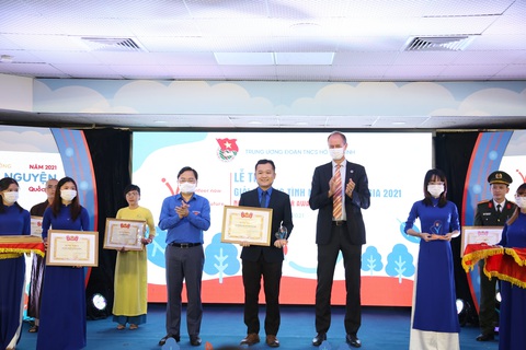 Chống dịch vẫn chong đèn ôn thi - Ảnh 1. Chống dịch vẫn chong đèn ôn thi - Ảnh 1.
