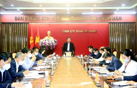 Quảng Ninh phấn đấu hết quý 1-2022 tiêm xong vắc xin mũi 3 cho người dân từ 18 tuổi trở lên - Ảnh 2. Quảng Ninh phấn đấu hết quý 1-2022 tiêm xong vắc xin mũi 3 cho người dân từ 18 tuổi trở lên - Ảnh 2.