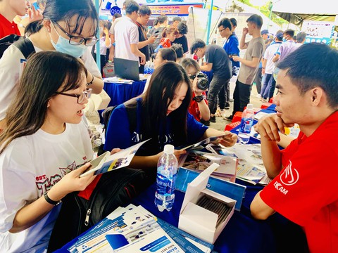 Trường ĐH Bách khoa TP.HCM tuyển sinh kết hợp thêm hoạt động xã hội - Ảnh 1. Trường ĐH Bách khoa TP.HCM tuyển sinh kết hợp thêm hoạt động xã hội - Ảnh 1.