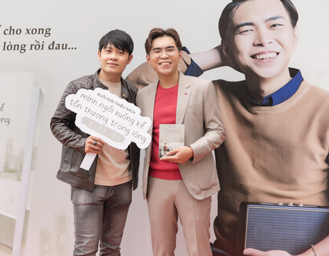 Nghệ sĩ Thành Lộc, Cẩm Ly, Đại Nghĩa... đến mừng Minh Dự ra mắt sách tự chữa lành sau dịch bệnh - Ảnh 3. Nghệ sĩ Thành Lộc, Cẩm Ly, Đại Nghĩa... đến mừng Minh Dự ra mắt sách tự chữa lành sau dịch bệnh - Ảnh 3.