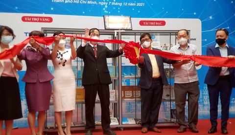Ra mắt tủ sách Doanh nhân và khơi dậy tinh thần mở cửa tương lai - Ảnh 2. Ra mắt tủ sách Doanh nhân và khơi dậy tinh thần mở cửa tương lai - Ảnh 2.