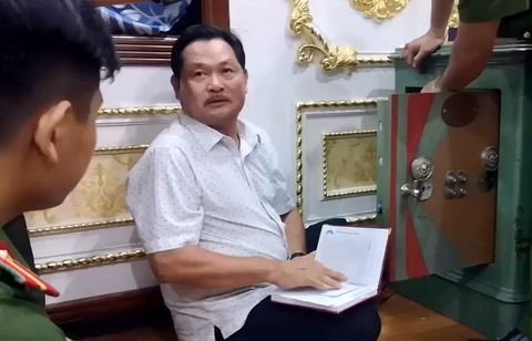 Truy tố cha con nhà Thiện Soi cho vay cắt cổ và rửa tiền - Ảnh 1. Truy tố cha con nhà Thiện Soi cho vay cắt cổ và rửa tiền - Ảnh 1.