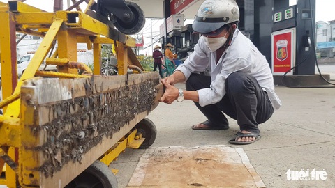 Đinh tặc xuất hiện trở lại trên quốc lộ 1 ở huyện Bình Chánh, TP.HCM - Ảnh 1. Đinh tặc xuất hiện trở lại trên quốc lộ 1 ở huyện Bình Chánh, TP.HCM - Ảnh 1.