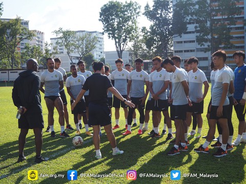 HLV tuyển Malaysia: Sẽ xoay tua cầu thủ vì lịch thi đấu AFF Cup quá dày đặc - Ảnh 1. HLV tuyển Malaysia: Sẽ xoay tua cầu thủ vì lịch thi đấu AFF Cup quá dày đặc - Ảnh 1.